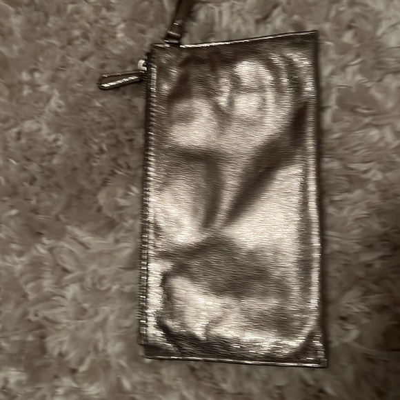 MK wrist bag like new used very few times smoke free - Picture 3 of 7